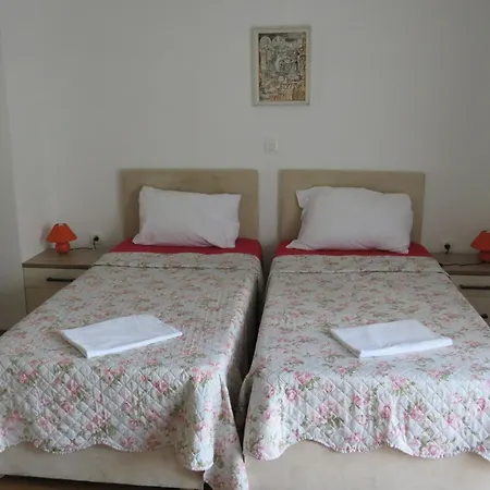 Holidays 6 Apartment Split